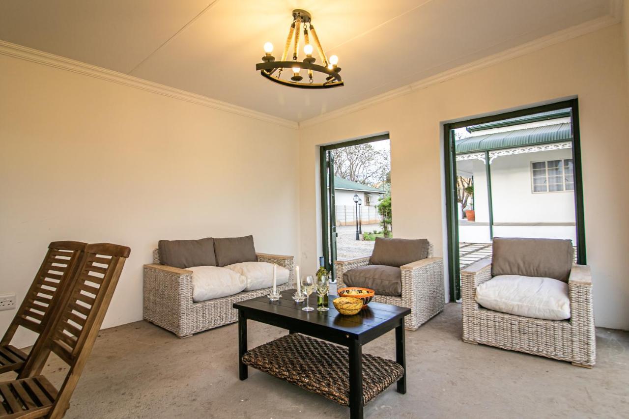 Victorian Square Guesthouse Graaff-Reinet Exterior foto